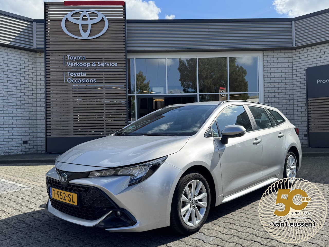 Toyota Corolla Touring Sports - Hybrid 140 ACTIVE NL-AUTO NAVI CAMERA APPLE/ANDROID 16'' LM-VELGEN AD-CRUISE CLIMA BLUETOO - AutoWereld.nl