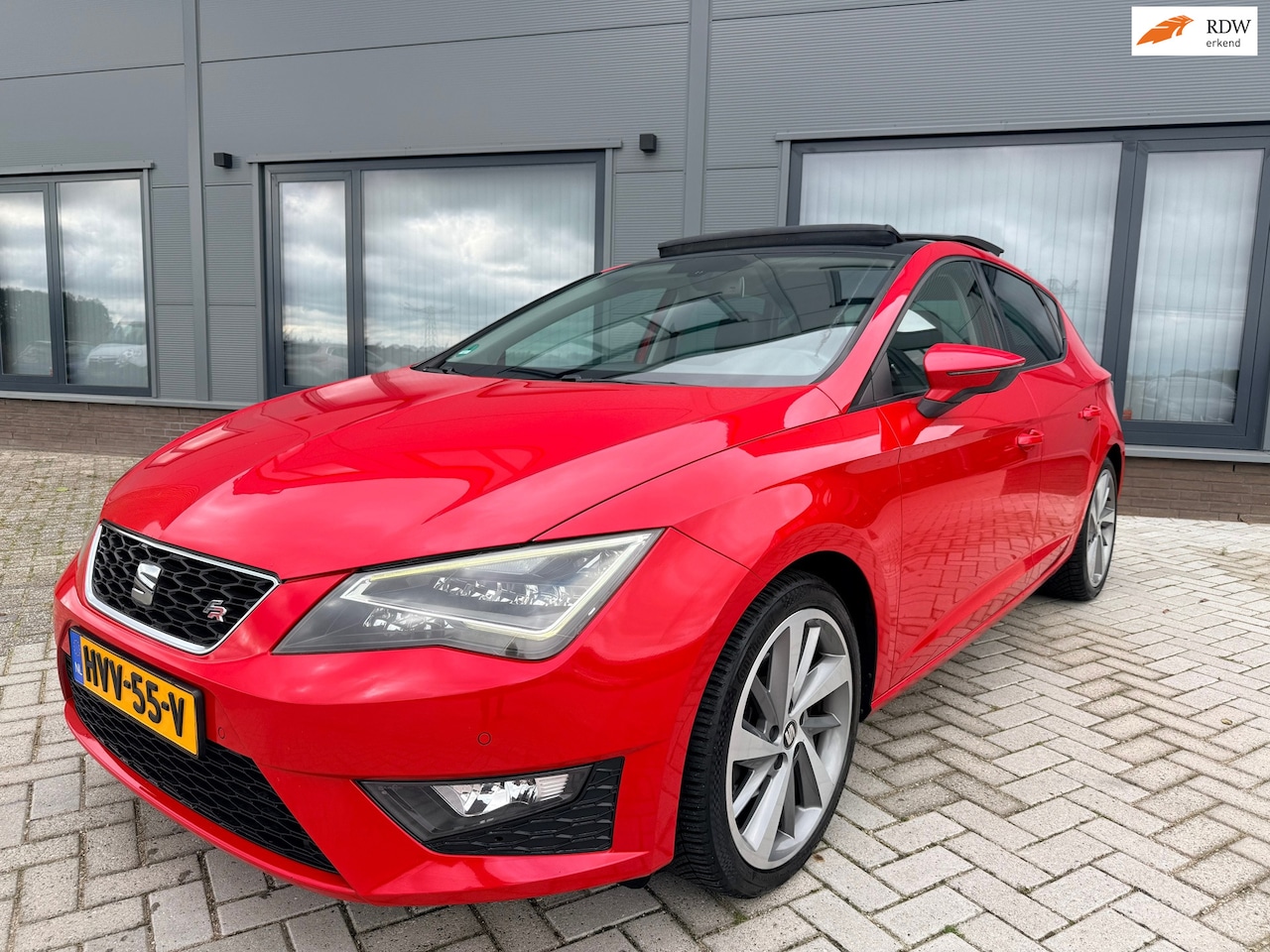 SEAT Leon - 1.8 TSI FR|180pk|Automaat|Panoramadak|Airco|Cruise control|Matrix koplampen| - AutoWereld.nl