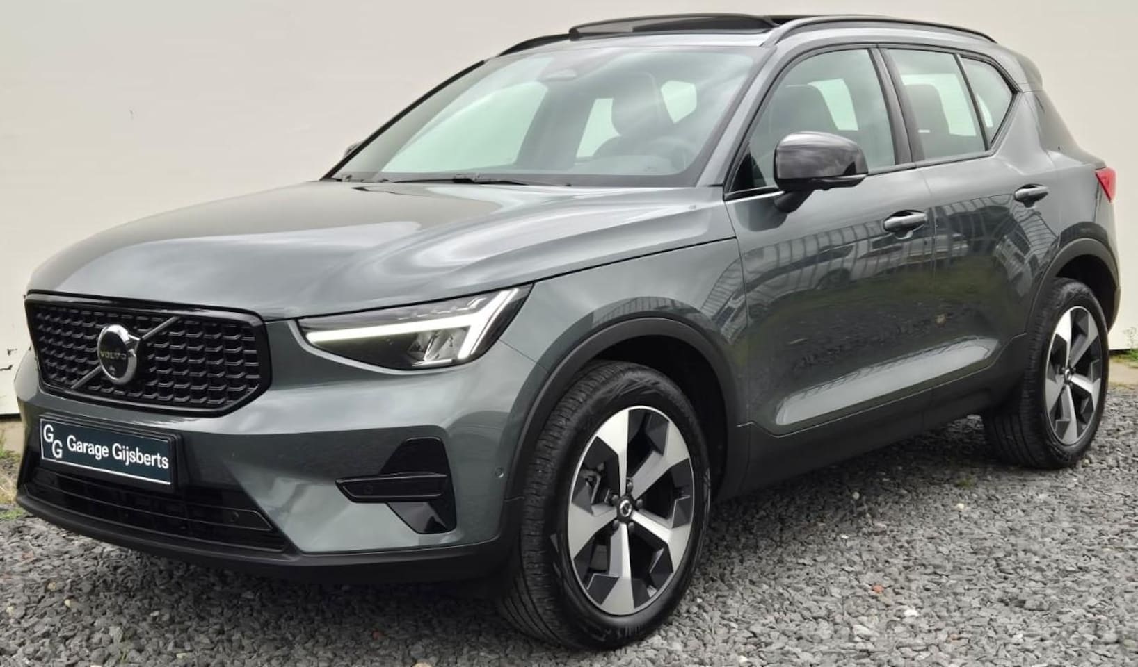Volvo XC40 - 2.0 B3 Ultra Dark 19” Wielen - Panoramadak - Harman Kardon Audio - 360 Camera - R980 Inter - AutoWereld.nl