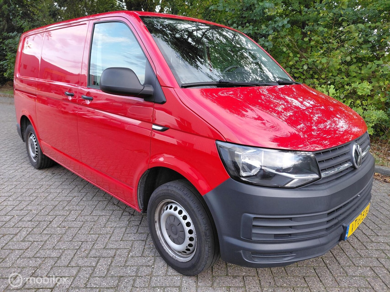 Volkswagen Transporter - T6 2.0 TDI L1H1 Airco APK 16-3-2027 - AutoWereld.nl