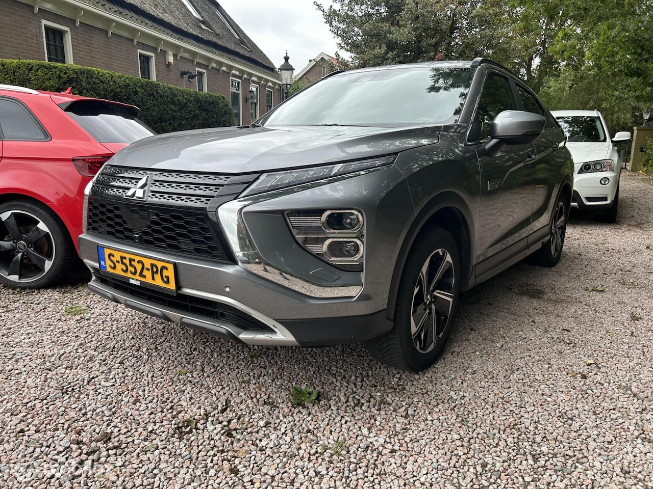 Mitsubishi Eclipse Cross - 2.4 PHEV Business Intense+ Awd trekhaak - AutoWereld.nl