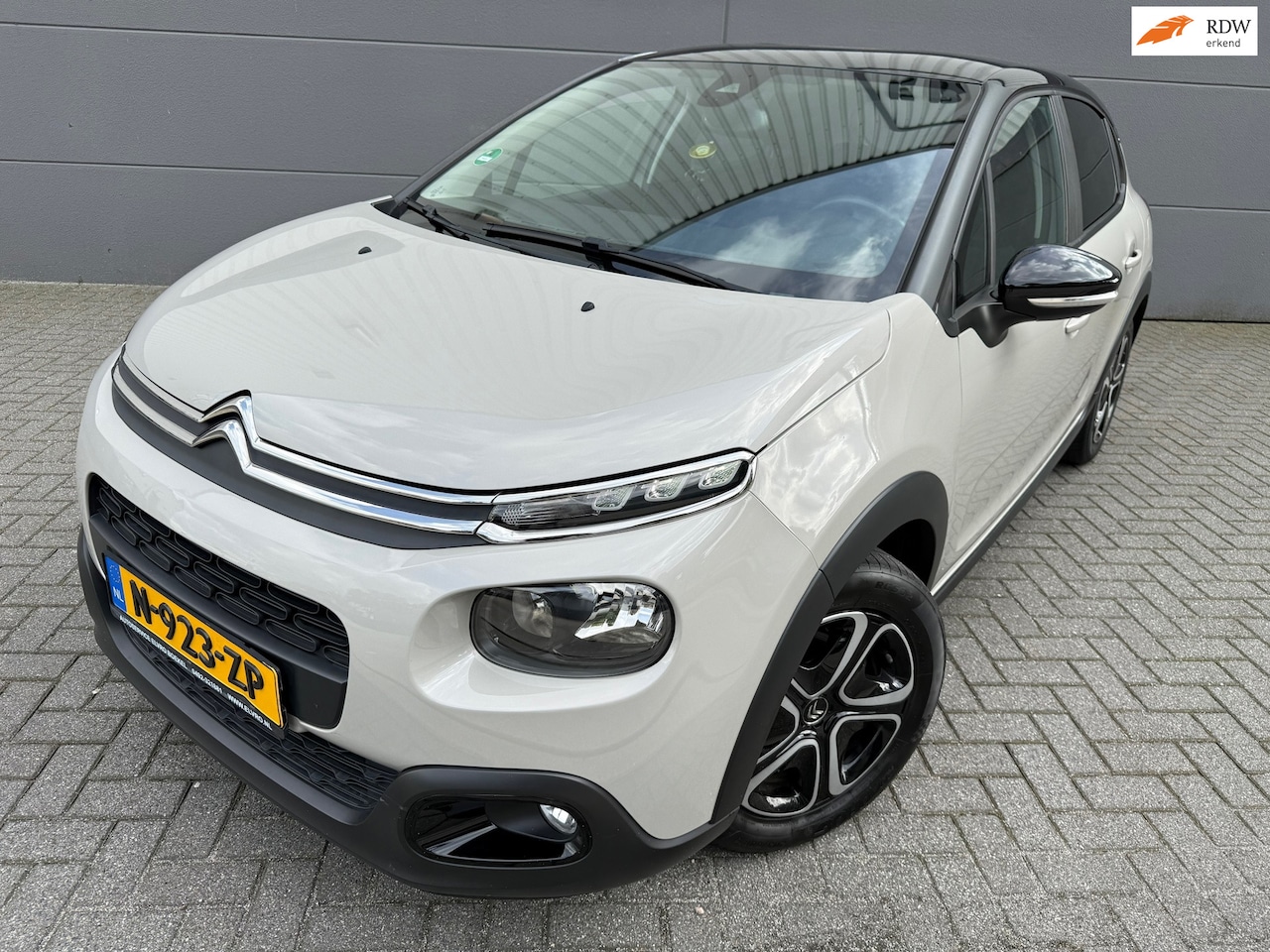 Citroën C3 - 1.2 PureTech Shine*AIRCO*NAVI*PARK SENSOREN*NAP*CARPLAYE - AutoWereld.nl