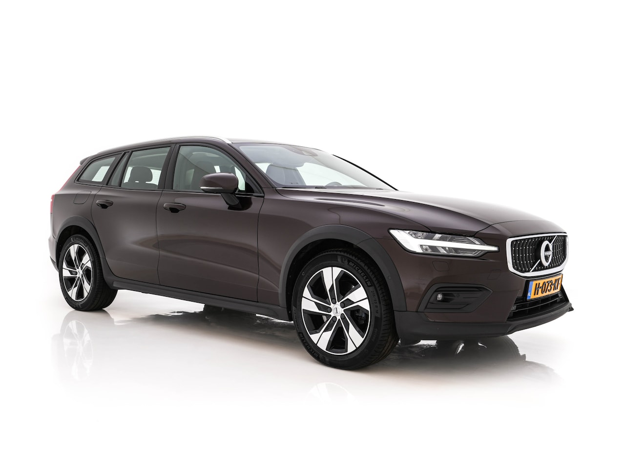 Volvo V60 Cross Country - 2.0 D4 AWD Pro Aut. *LEATHER | FULL-LED | HARMAN/KARDON | MEMORY-PACK | BLIND-SPOT | DIGI- - AutoWereld.nl