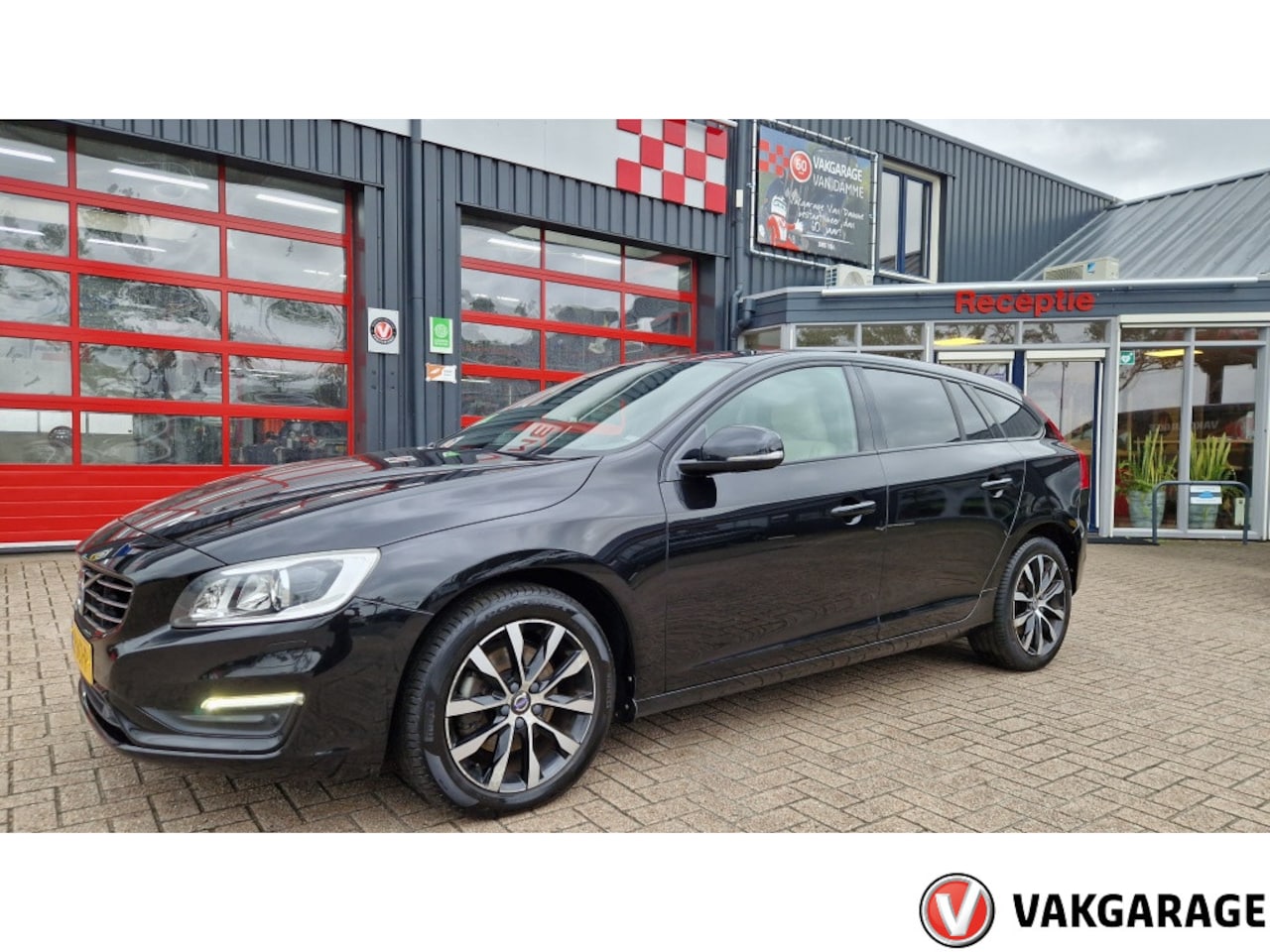 Volvo V60 - 2.0 T3 Polar+ Dyn. - AutoWereld.nl