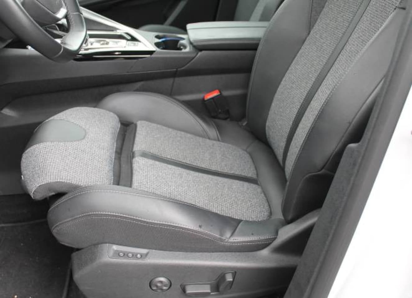 Peugeot 5008 - 1.2 PureTech 130pk S&S EAT8 Blue Lease Premium