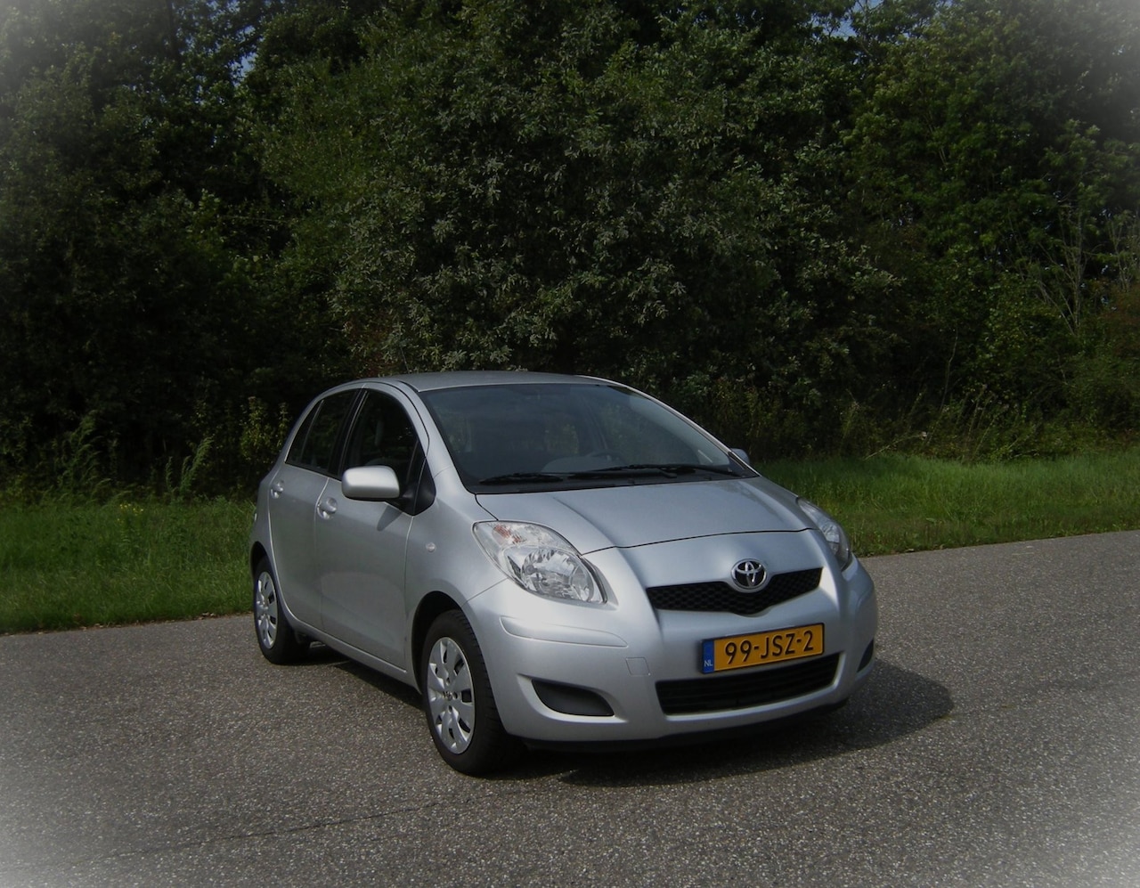 Toyota Yaris - 1.3 VVTi Aspiration . 5 Deurs AUTOMAAT . Airco . enz - AutoWereld.nl