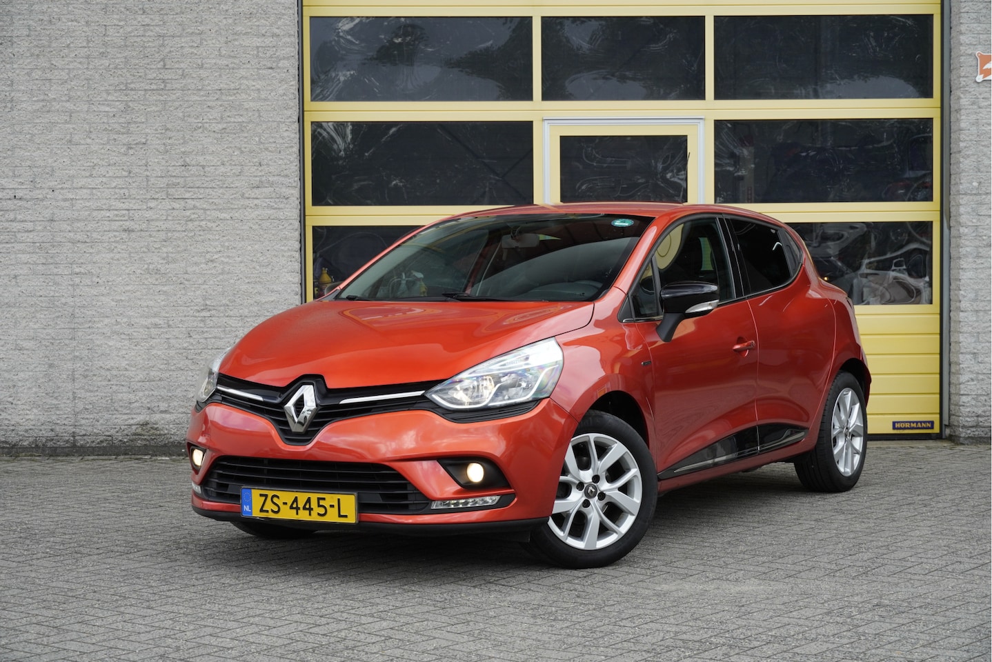 Renault Clio - 0.9 TCe 5drs Limited BJ2019 Lmv 16" | Led | Pdc | Keyless entry | App-Connect | Navi | Air - AutoWereld.nl