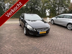 Volvo V60 - 1.6 T3 Momentum LEER STOELVERWARMING NAVI CLIMA