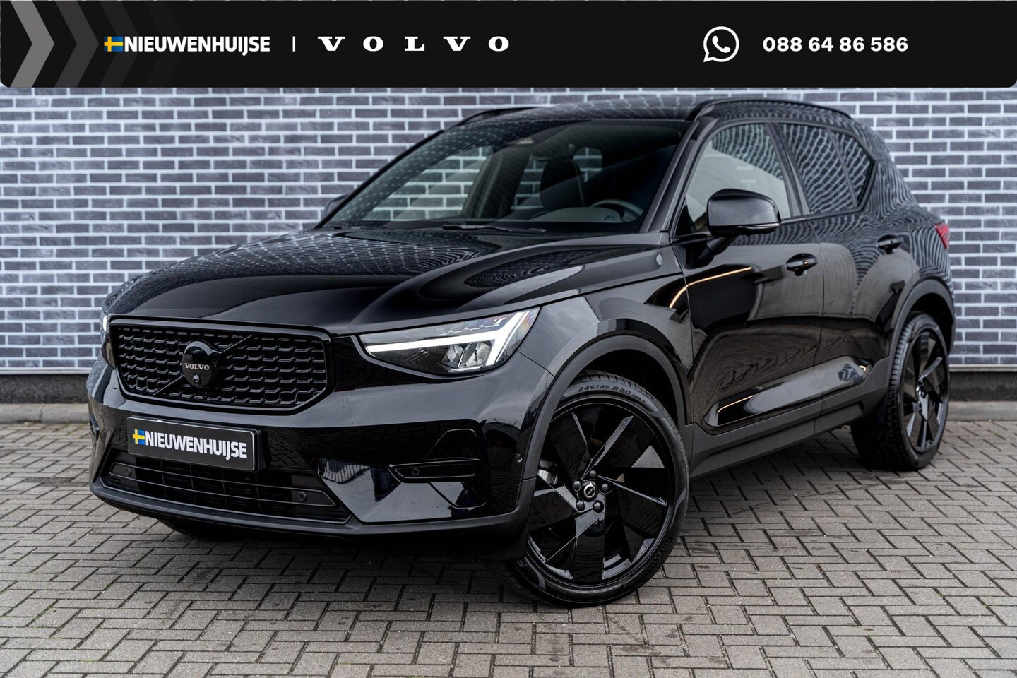 Volvo XC40 - 2.0 B4 Plus Black Edition | Trekhaak | Lichtmetalen Velgen 20 inch | Harman Kardon Audio | - AutoWereld.nl