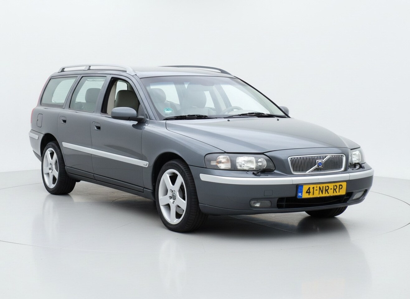 Volvo V70 - 2.5 T AWD Titanium|AUT|Xenon|Cruise|Leder|Airco - AutoWereld.nl