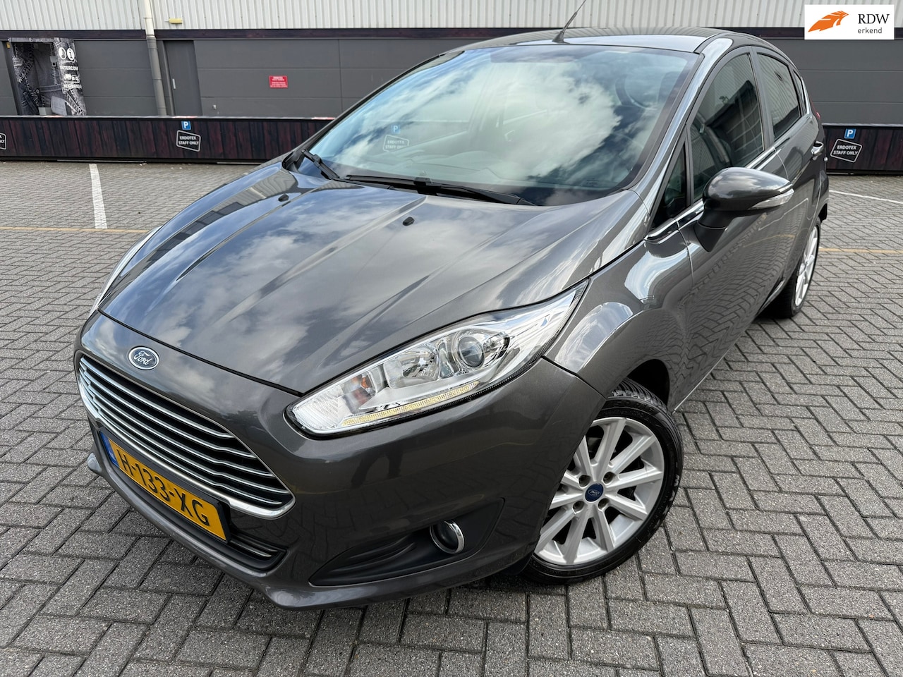 Ford Fiesta - 1.0 EcoBoost Titanium*1eEigenaar*Climat-Airco*Velgen*APK*Stoel-Verwarming - AutoWereld.nl
