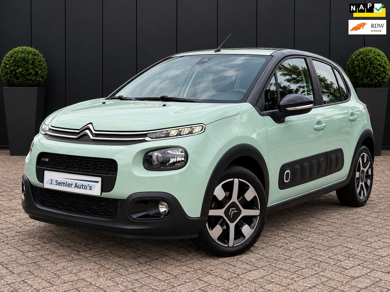 Citroën C3 - 1.2 PureTech Shine NAVI CAMERA CLIMA CRUISE CTRL DEALER ONDERHOUDEN - AutoWereld.nl