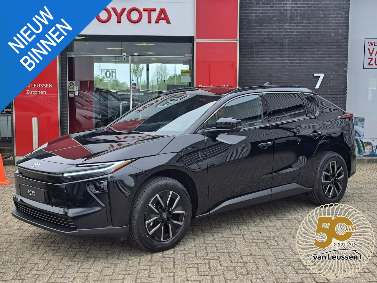 Toyota bZ4X - Dynamic 73 kWh NIEUW DIRECT LEVERBAAR STOEL/STUURWIEL VERWARMING 360 CAMERA DRAADLOOS TEL. - AutoWereld.nl