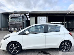 Toyota Yaris - 1.3 VVT-i 99pk aut + f1 Dynamic - 48dkm nap - 1e eig - navi - cam - pdc v+a - airco - crui