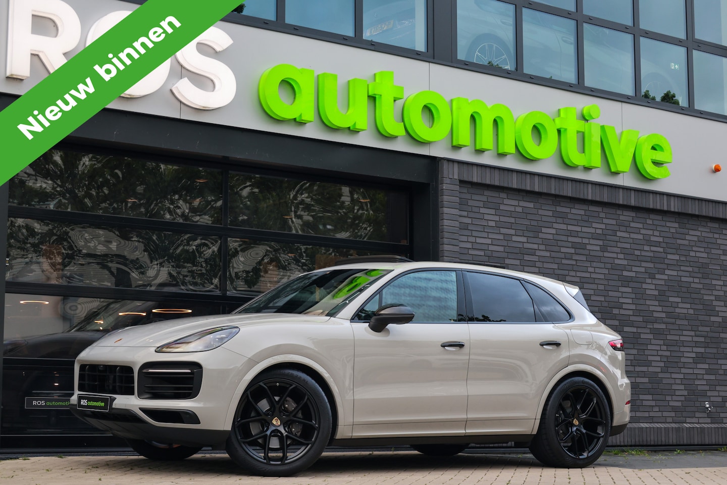 Porsche Cayenne - 3.0 E-Hybrid Platinum Edition | NAP! | PANO | ACC | 360 | LUCHTVERING | SOFT CLOSE | 22 IN - AutoWereld.nl