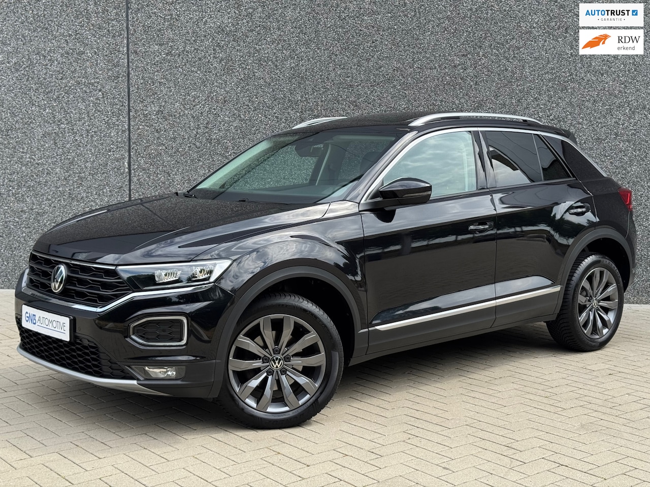 Volkswagen T-Roc - 1.5 TSI | Pano | Carplay | ACC | Trekhaak | Rijstrook assistent | Virtual cockpit | Stoelv - AutoWereld.nl