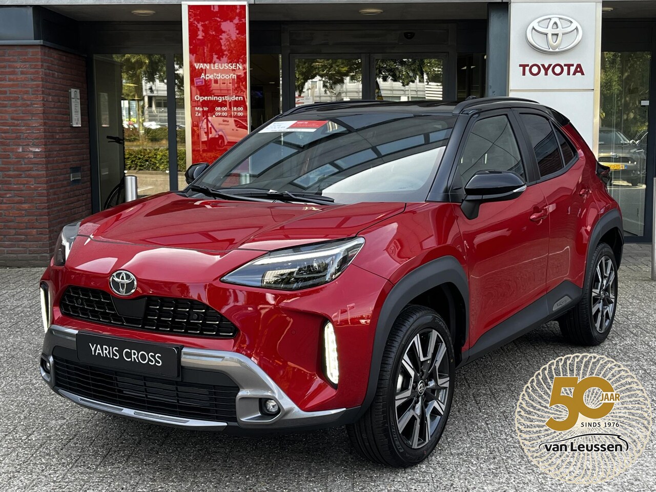 Toyota Yaris Cross - 1.5 Hybrid 130 Executive HEAD-UP EL-ACHTERKLEP LM-VELGEN 17" JBL-SPEAKERS STOELVERWARMING - AutoWereld.nl