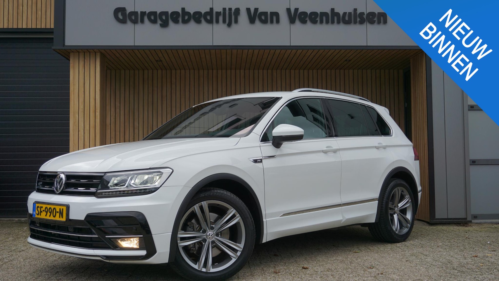 Volkswagen Tiguan - 2.0 TSI 180pk DSG 4Motion 2x R-Line Virtual Cockpit Trekhaak 19inch LM ACC *NL Auto* 2200k - AutoWereld.nl