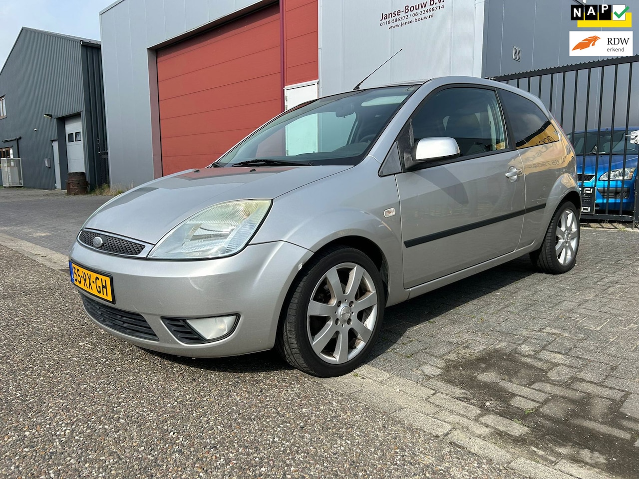 Ford Fiesta - 1.3 Futura Airco/16" LM Velgen/Verwarmde Voorruit/APK 21-12-26 - AutoWereld.nl