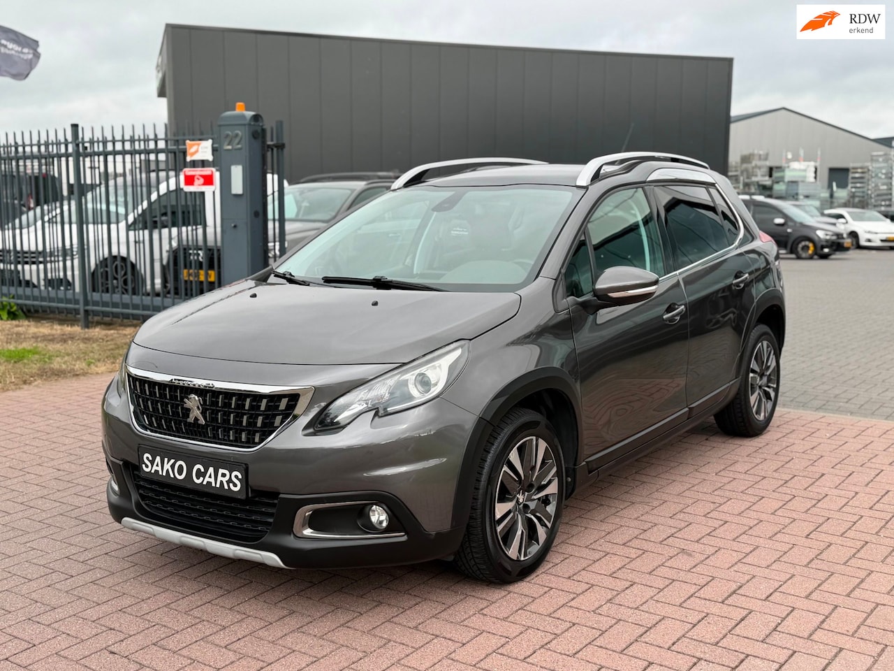 Peugeot 2008 - 1.2 PureTech Blue Lease Allure 2019 Automaat - AutoWereld.nl