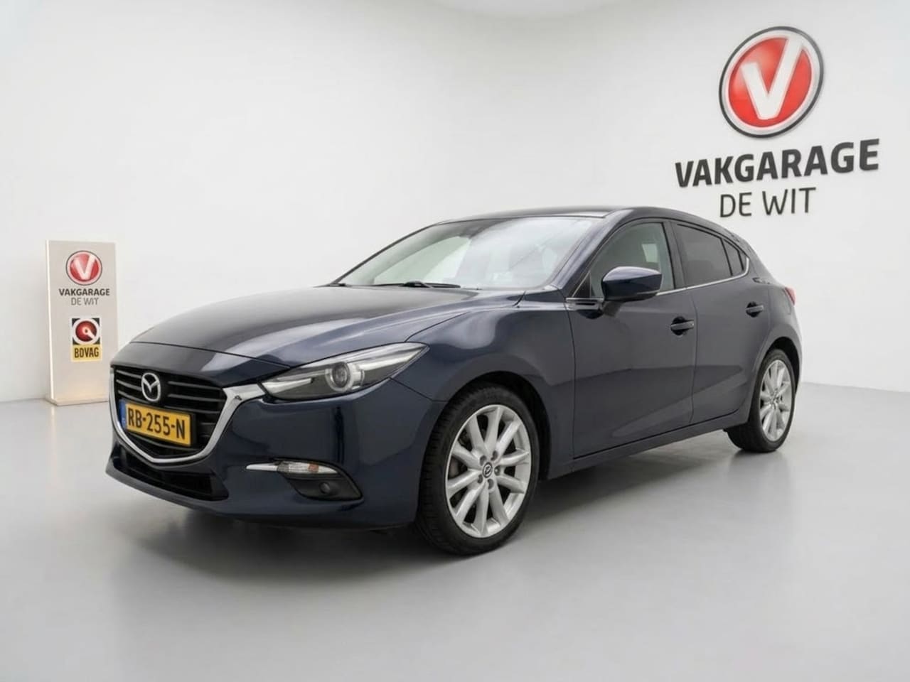 Mazda 3 - 2.0 SkyActiv-G 120 GT-M | 18" | Leder | Camera | Trekhaak | Dealer onderhouden - AutoWereld.nl