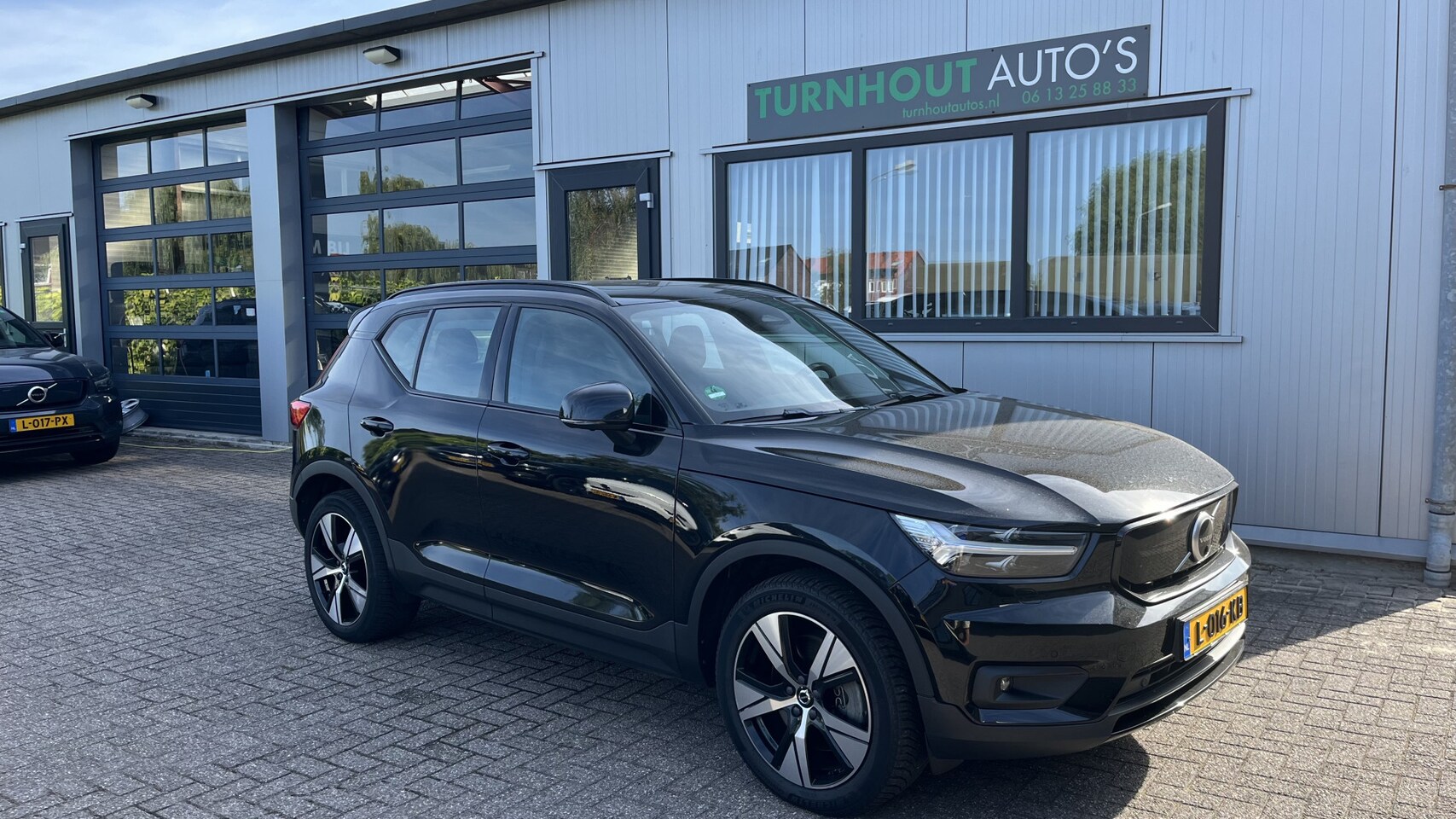 Volvo XC40 - Recharge P8 AWD R-Design | Lounge Pack (audio installatie premium, elektrisch glazen panor - AutoWereld.nl