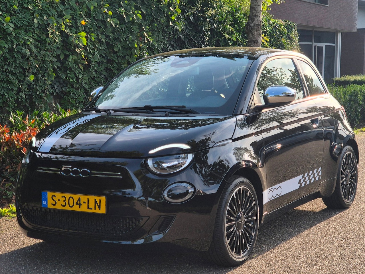 Fiat 500 - 42 kWh Top SoH 93% CarPlay Special Edition Amaretto Rund Leder interieur 2e Eig NAP - AutoWereld.nl