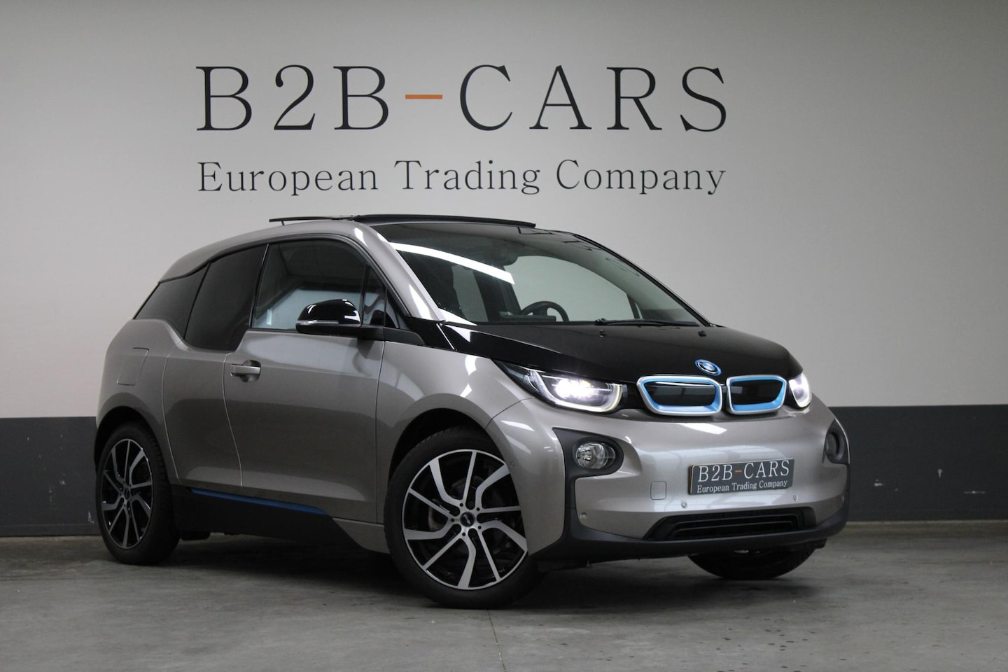 BMW i3 - 22 kWh ( 60 ah ) | Panorama | Warmtepomp | LED | Leder | Navi - AutoWereld.nl