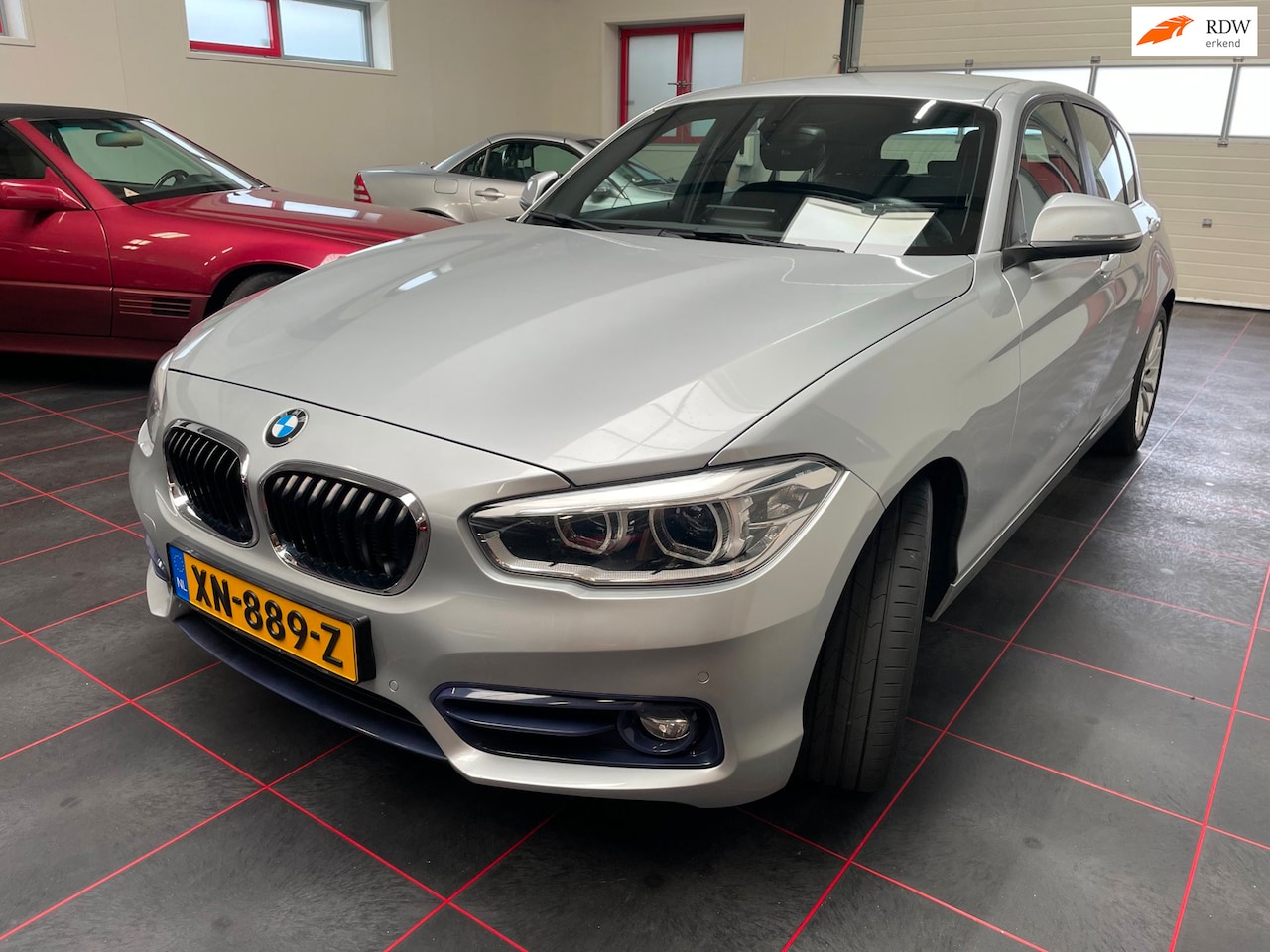 BMW 1-serie - 118i Sport Line Edition Automaat Trekhaak Leer Enz - AutoWereld.nl