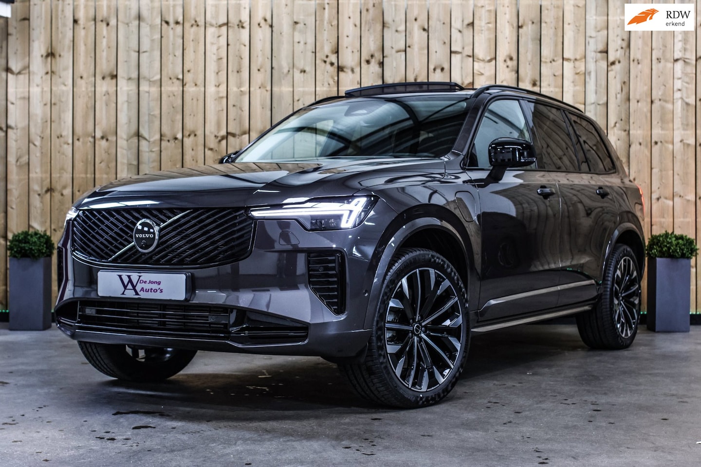 Volvo XC90 - 2.0 T8 Plug-in hybrid AWD Plus Dark *Pano*H/K*Head-Up*360 Camera* - AutoWereld.nl