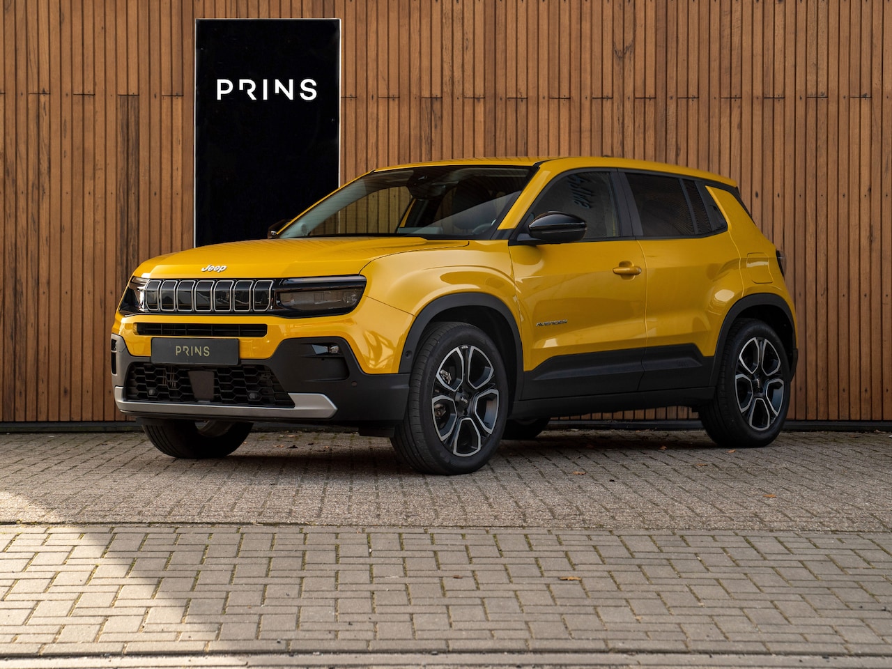 Jeep Avenger - 1.2 e-Hybrid Summit | Infortainment & Convenience Pack | JBL | Camera - AutoWereld.nl