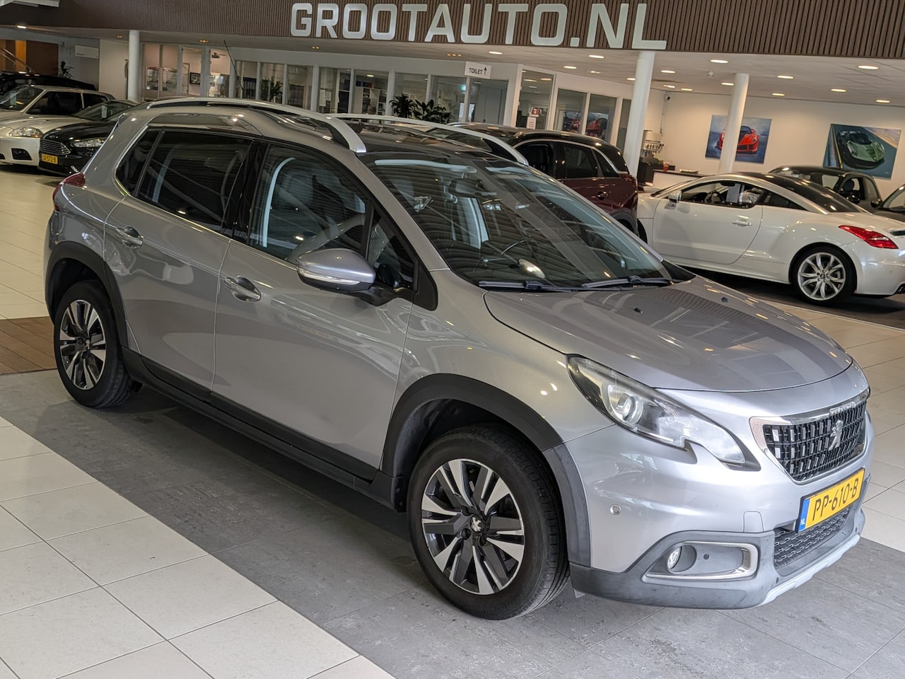 Peugeot 2008 - 1.2 PureTech Allure Panoramadak, Airco, Cruise Control, Trekhaak, Stuurbekrachtiging - AutoWereld.nl