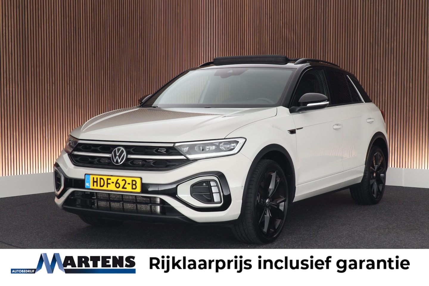 Volkswagen T-Roc - 1.5 TSI 150pk DSG R-Line Business+ Black Style Trekhaak Camera IQ.Light Panoramadak Virtua - AutoWereld.nl