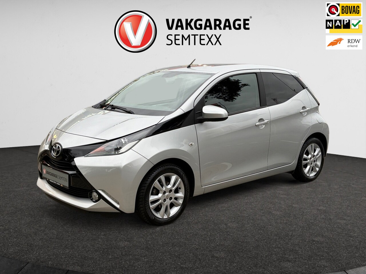 Toyota Aygo - 1.0 VVT-i x | Trekhaak | Clima | Navi | Camera | Cruise | Half Leder | Origineel NL Auto | - AutoWereld.nl