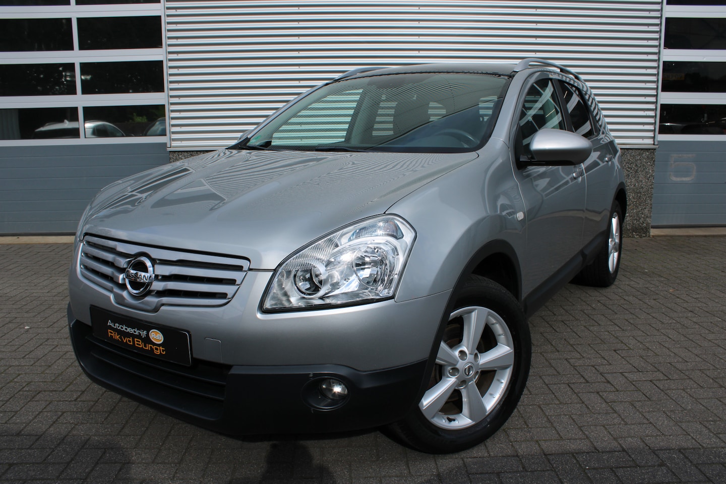 Nissan Qashqai - 1.6 Connect Edition, panorama dak, trekhaak, 1e eig, dealer onderhouden - AutoWereld.nl