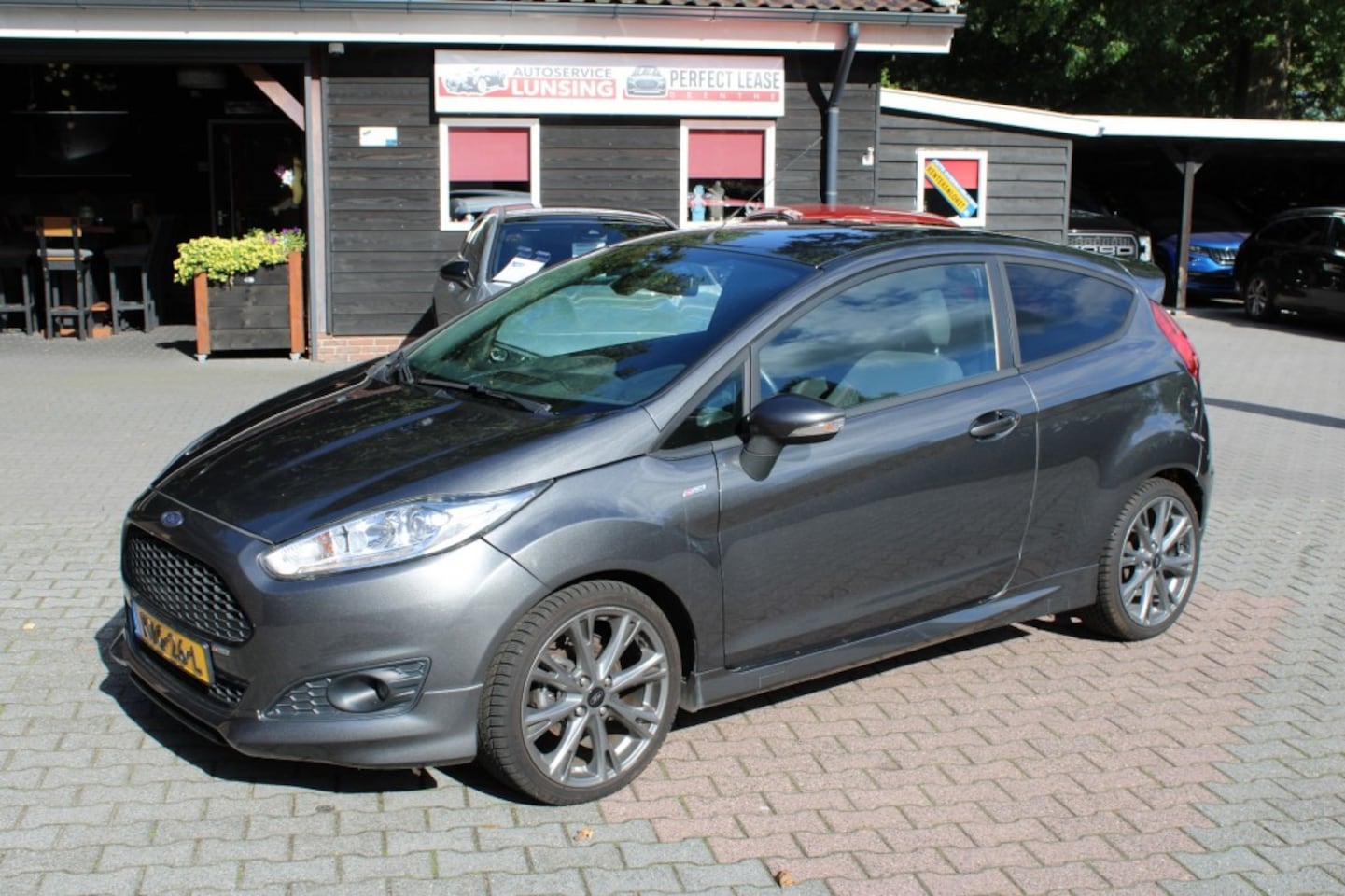 Ford Fiesta - 1.0 EcoBoost Black Edition 140PK ST-Line - Navi Airco - AutoWereld.nl