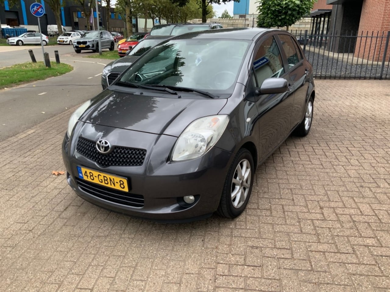 Toyota Yaris - 1.3 VVT-i Executive 1.3 VVTI EXECUTIVE - AutoWereld.nl