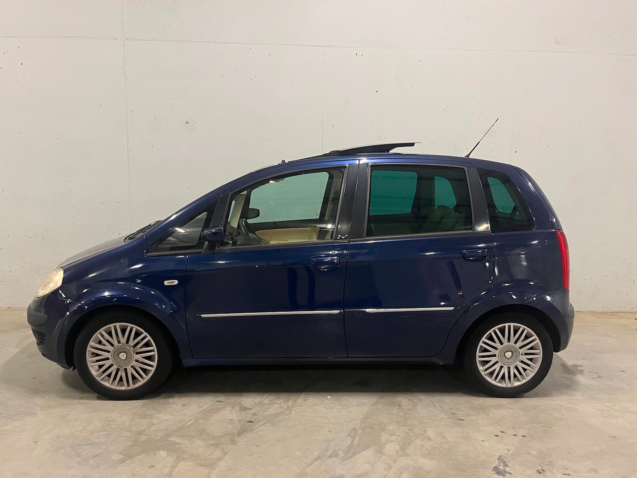 Lancia Musa - 1.4-16V Platino Pano Navi Camera Clima Cruise Control PDC - AutoWereld.nl