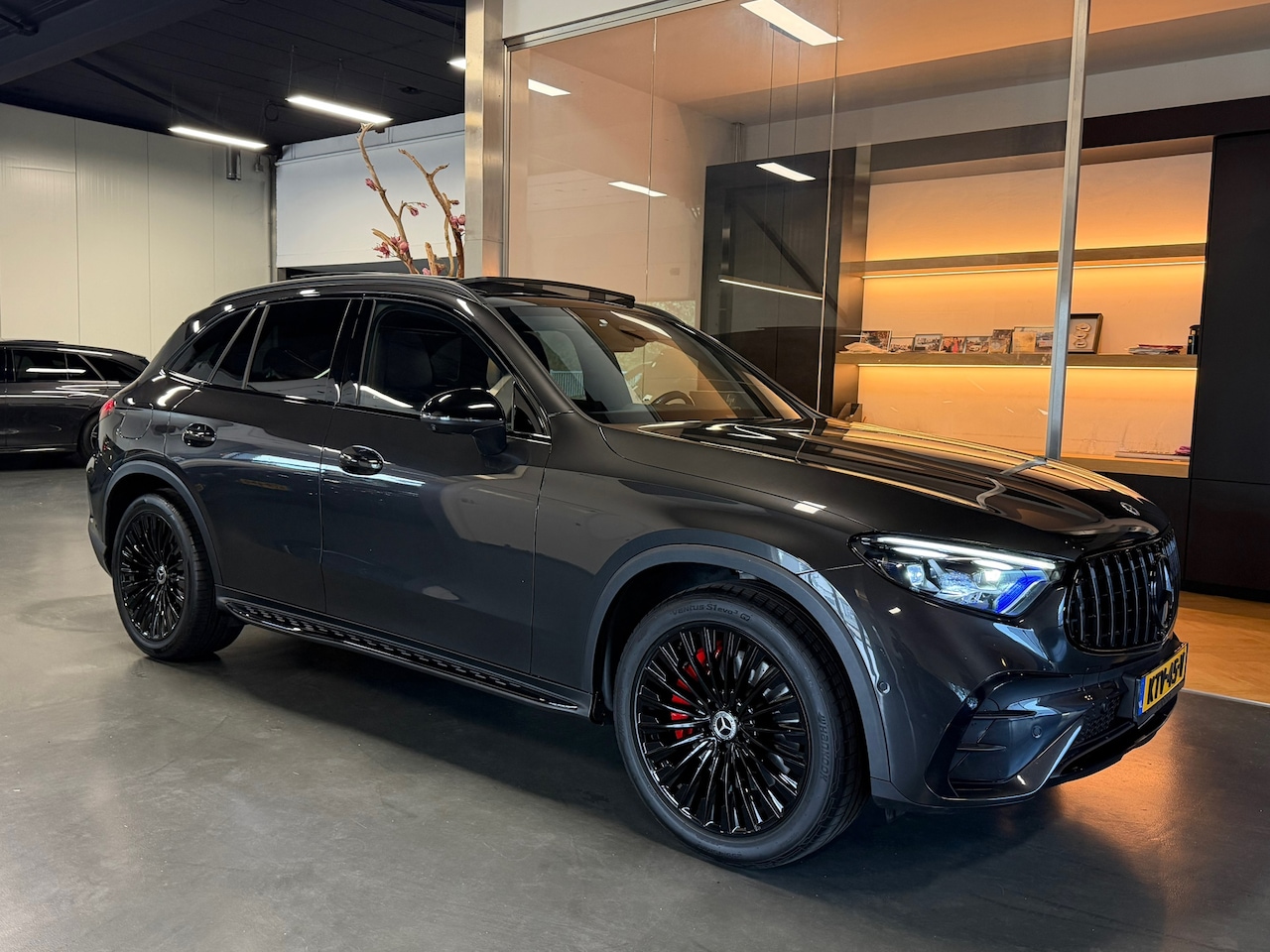 Mercedes-Benz GLC-klasse - 200 4MATIC AMG Night Pano Memory Burmester - AutoWereld.nl