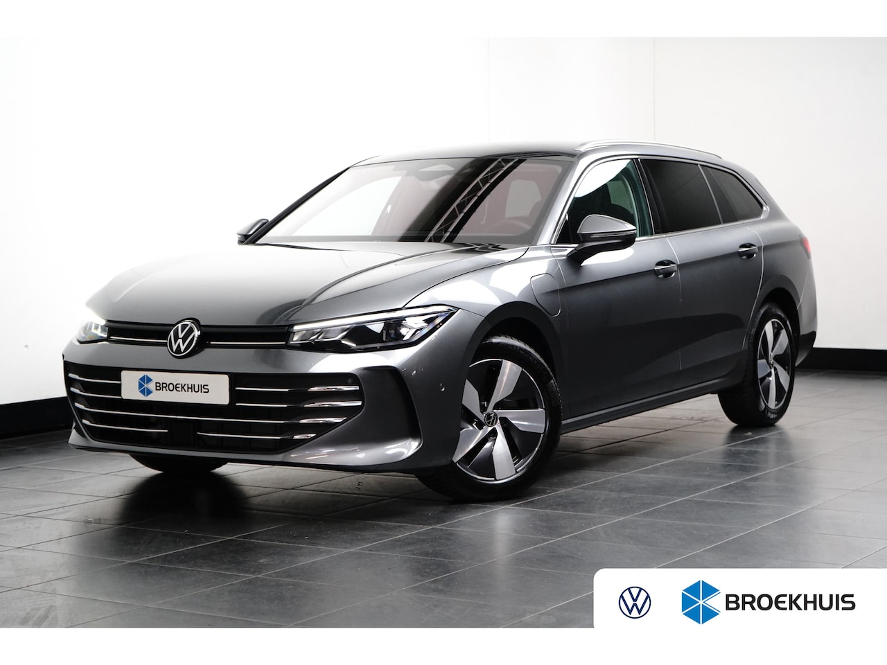 Volkswagen Passat Variant - 1.5 TSI eHybrid 204 pk Business | Wegklapbare Trekhaak | Achteruitrijcamera | Elektrische - AutoWereld.nl