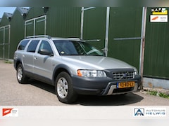 Volvo XC70 - 2.5 T Momentum, AIRCO, LEER, TREKHAAK, APK