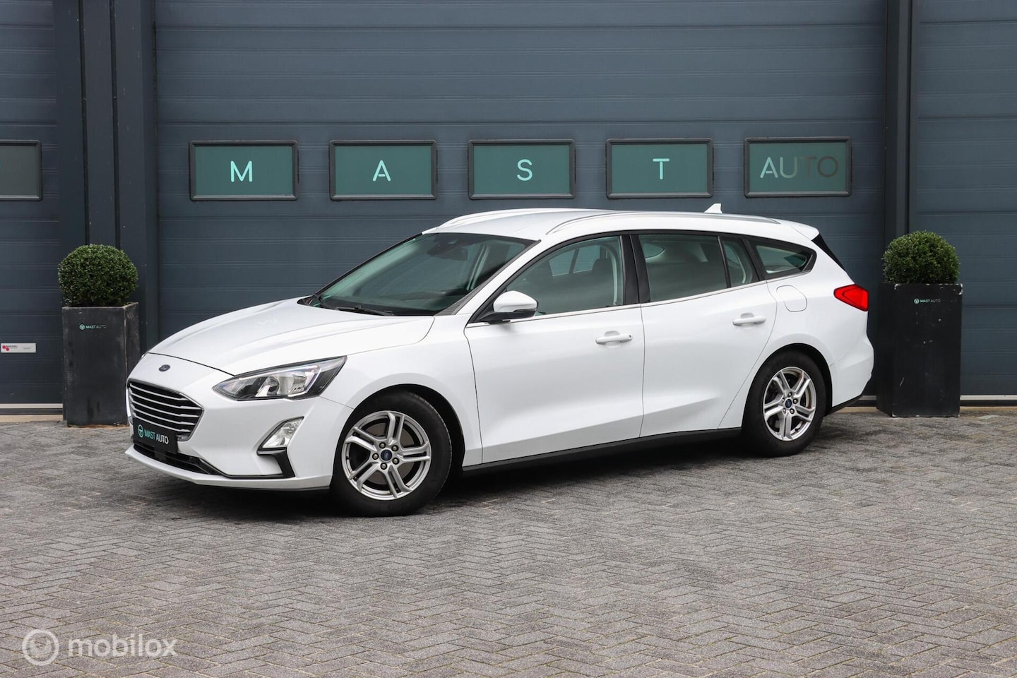 Ford Focus Wagon - 1.0 EcoBoost|NAP|STOEL & STUURVERM.|CARPLAY - AutoWereld.nl