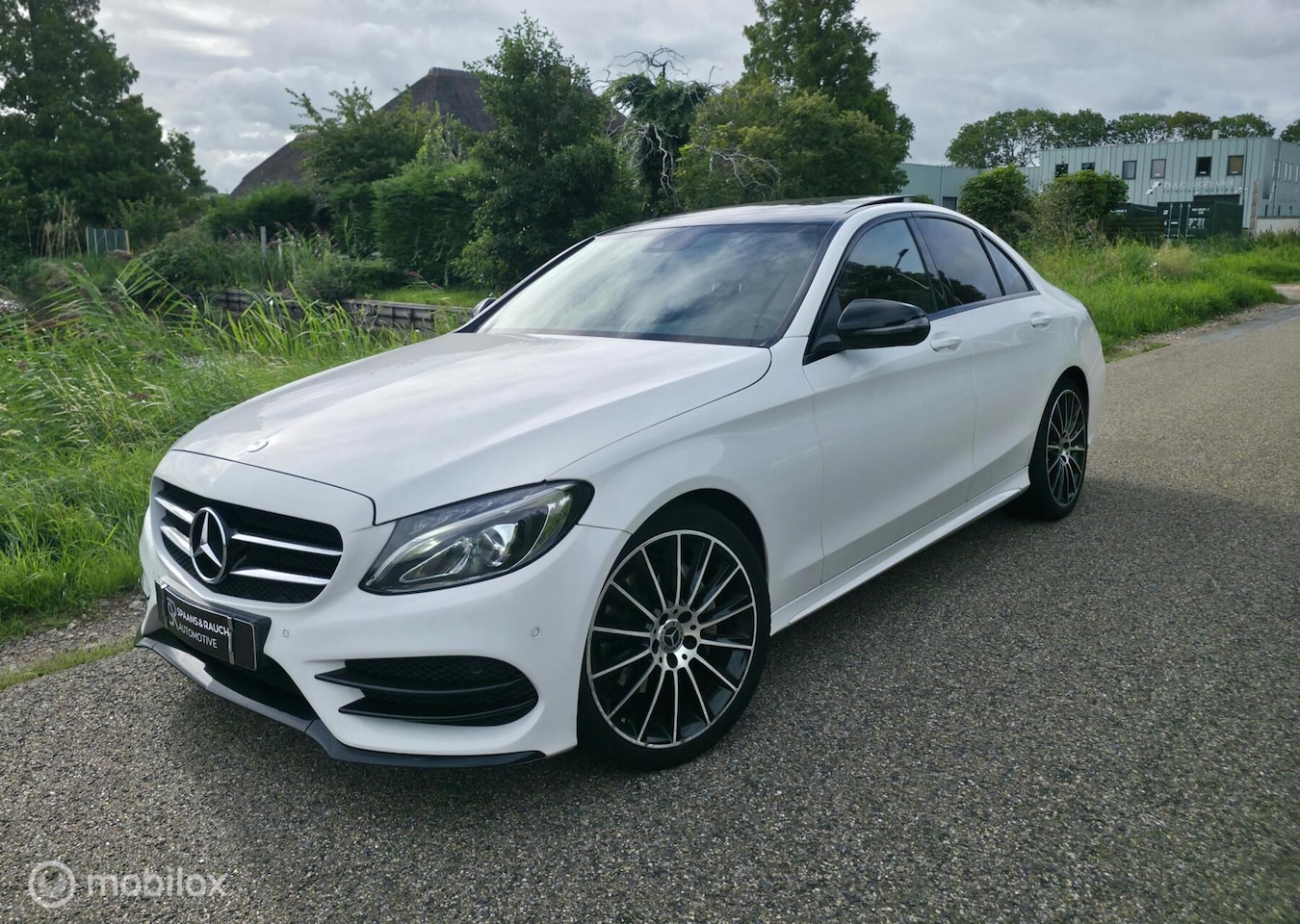 Mercedes-Benz C-klasse - 180 AMG / 19 inch / Pano / Leder / Camera - AutoWereld.nl