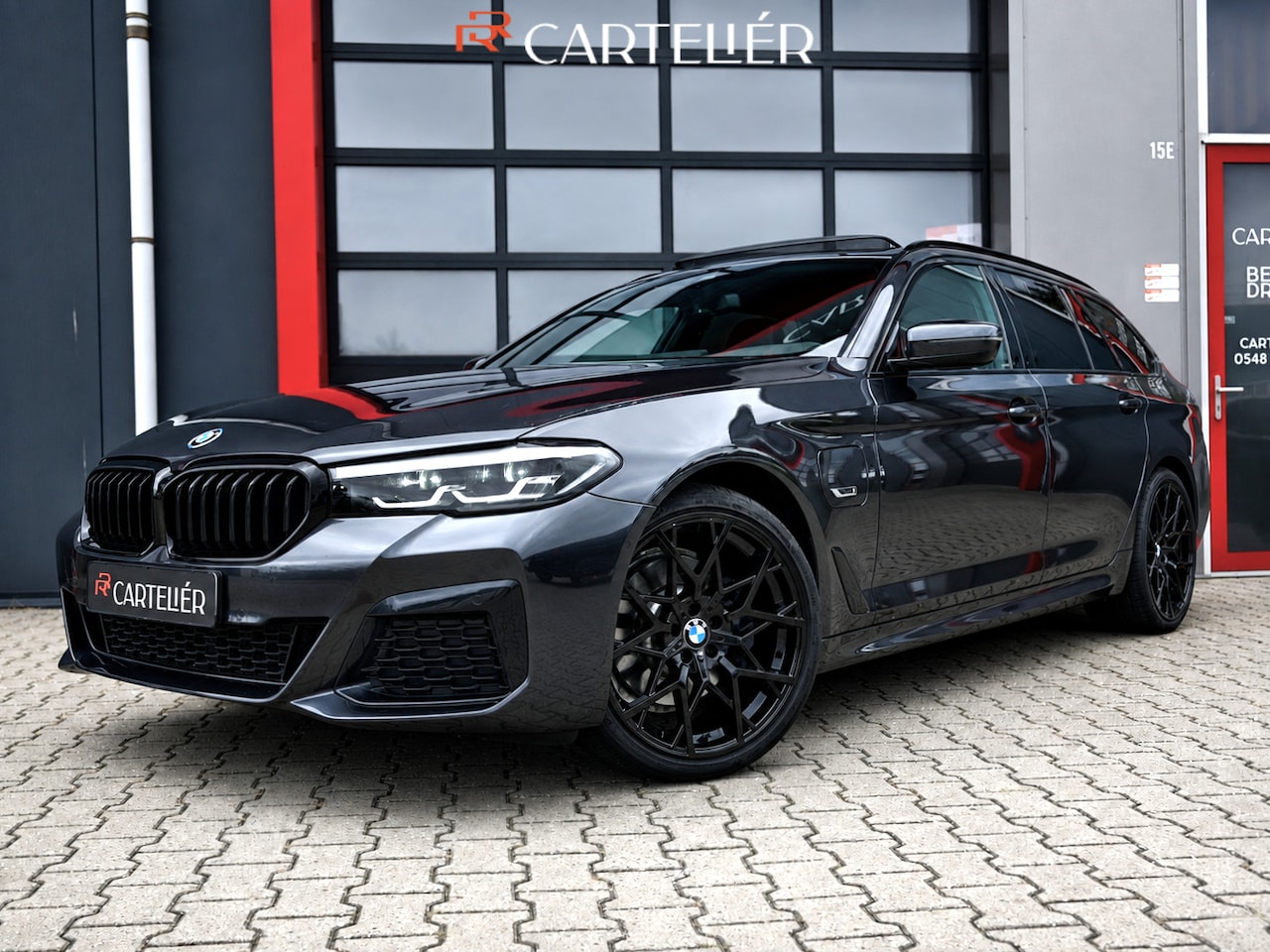 BMW 5-serie Touring - 530e xDrive M-Sport | Pano | 20'' | LED | Leder | Memory | PDC | Cruise | Stoelverwarming - AutoWereld.nl