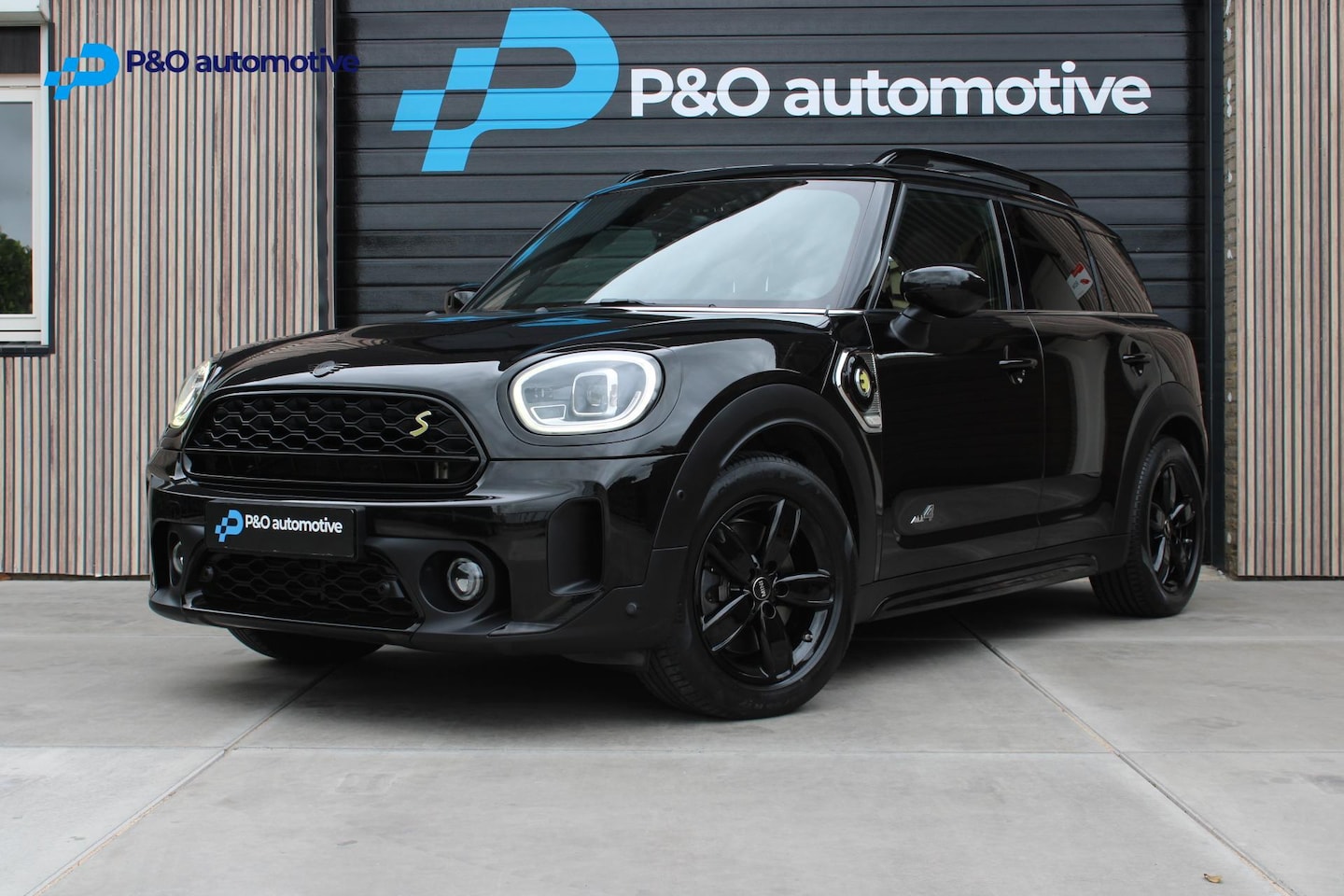 MINI Countryman - 1.5 Cooper S E ALL4 MINI Yours PANO | LEDER - AutoWereld.nl