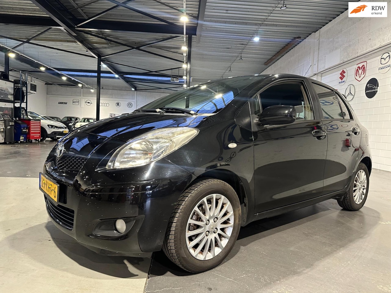 Toyota Yaris - 1.3 VVTi Dynamic/Dealer onderhouden/Navi/trekhaak/Apk nieuw - AutoWereld.nl