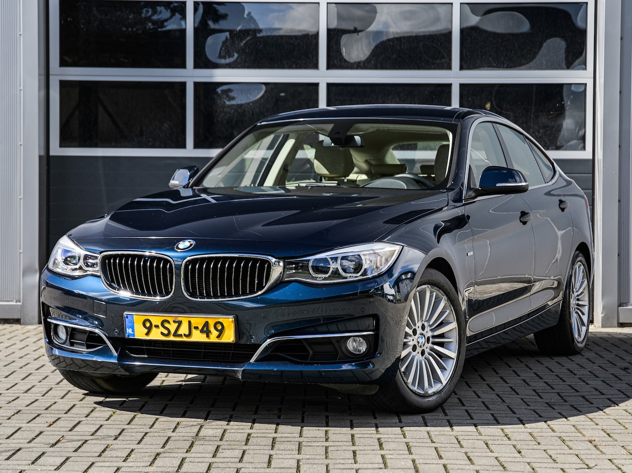 BMW 3-serie Gran Turismo - 320i High Executive | Leder | Xenon | Sportstoelen | Memory | Stoelverwarming | Navi | PDC - AutoWereld.nl