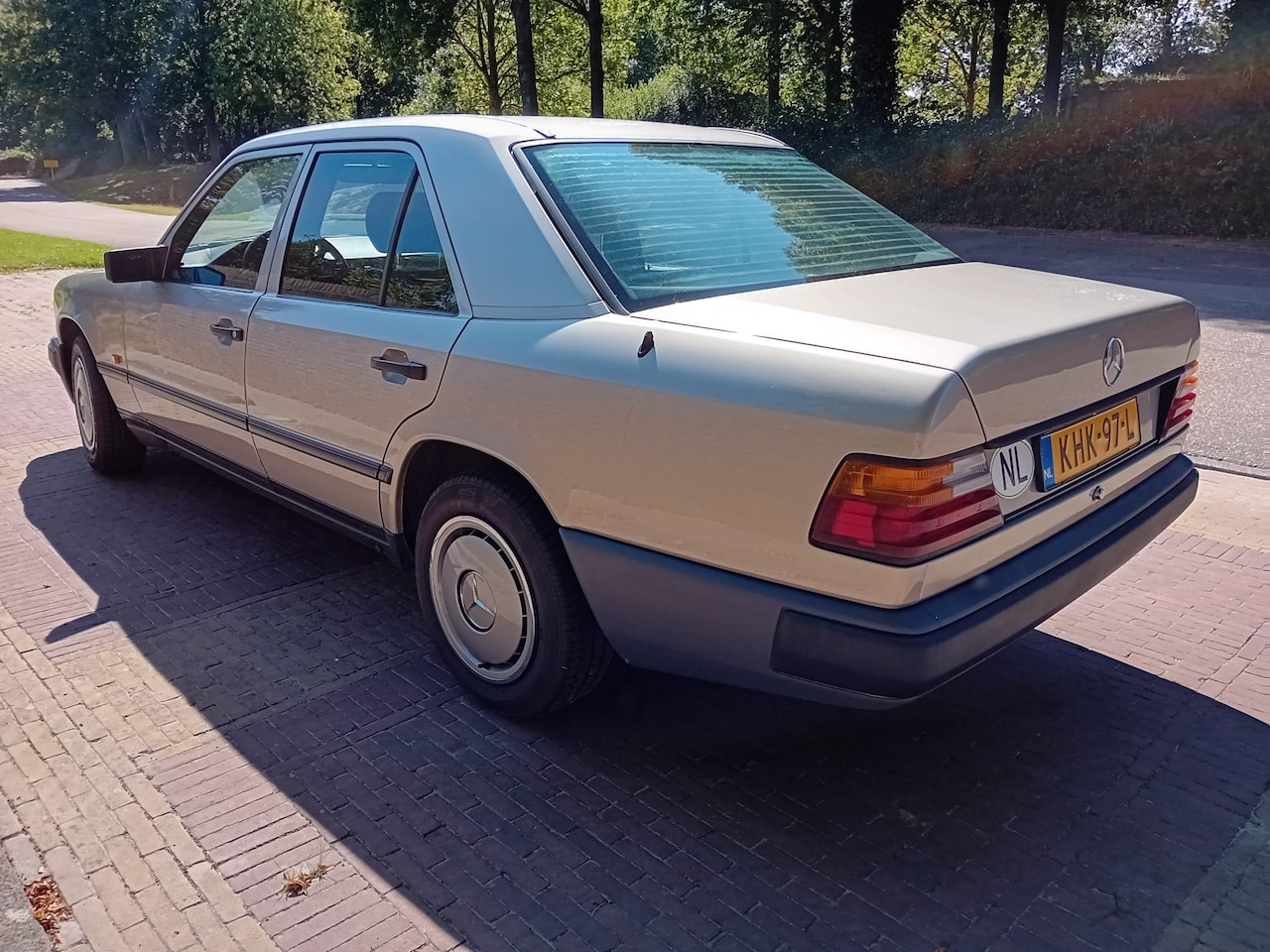 Mercedes-Benz 200-500 (W124) - 200 5-bak, cv, airco, el. ramen - AutoWereld.nl