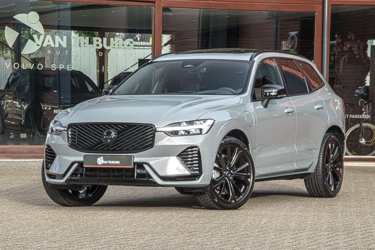 Volvo XC60 - 2.0 T6 Plug-in hybrid AWD Plus Black Edition 2.0 T6 PLUG-IN HYBRID AWD PLUS BLACK EDITION - AutoWereld.nl