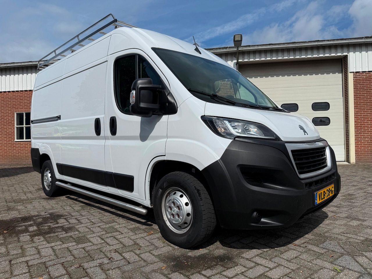 Peugeot Boxer - 333 2.2 BlueHDi 140PK L2H2 Camera euro 6 3-zits navi - AutoWereld.nl